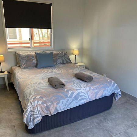 Peoples Park Apartment Корал Бей Екстериор снимка