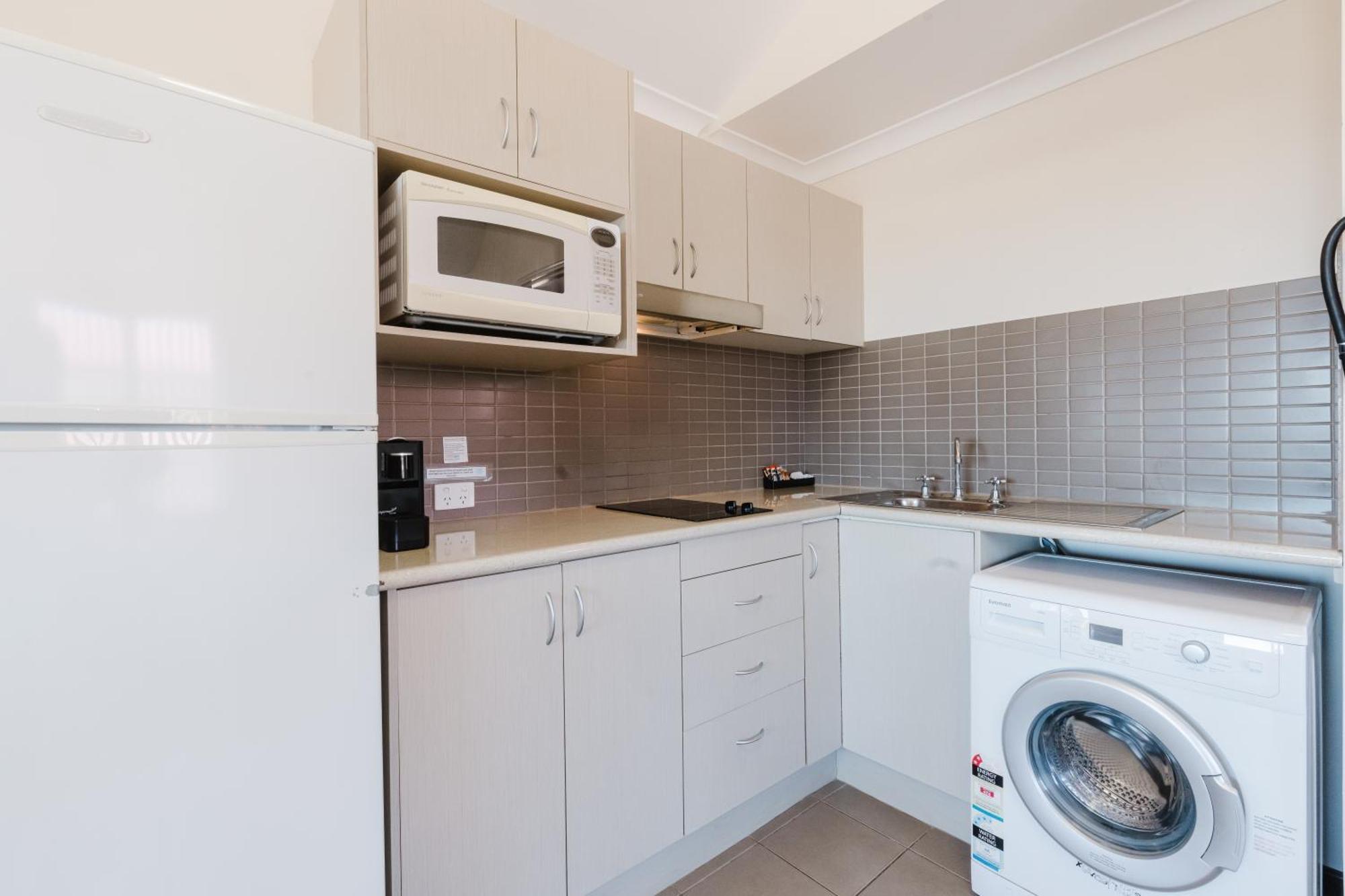 Peoples Park Apartment Корал Бей Екстериор снимка