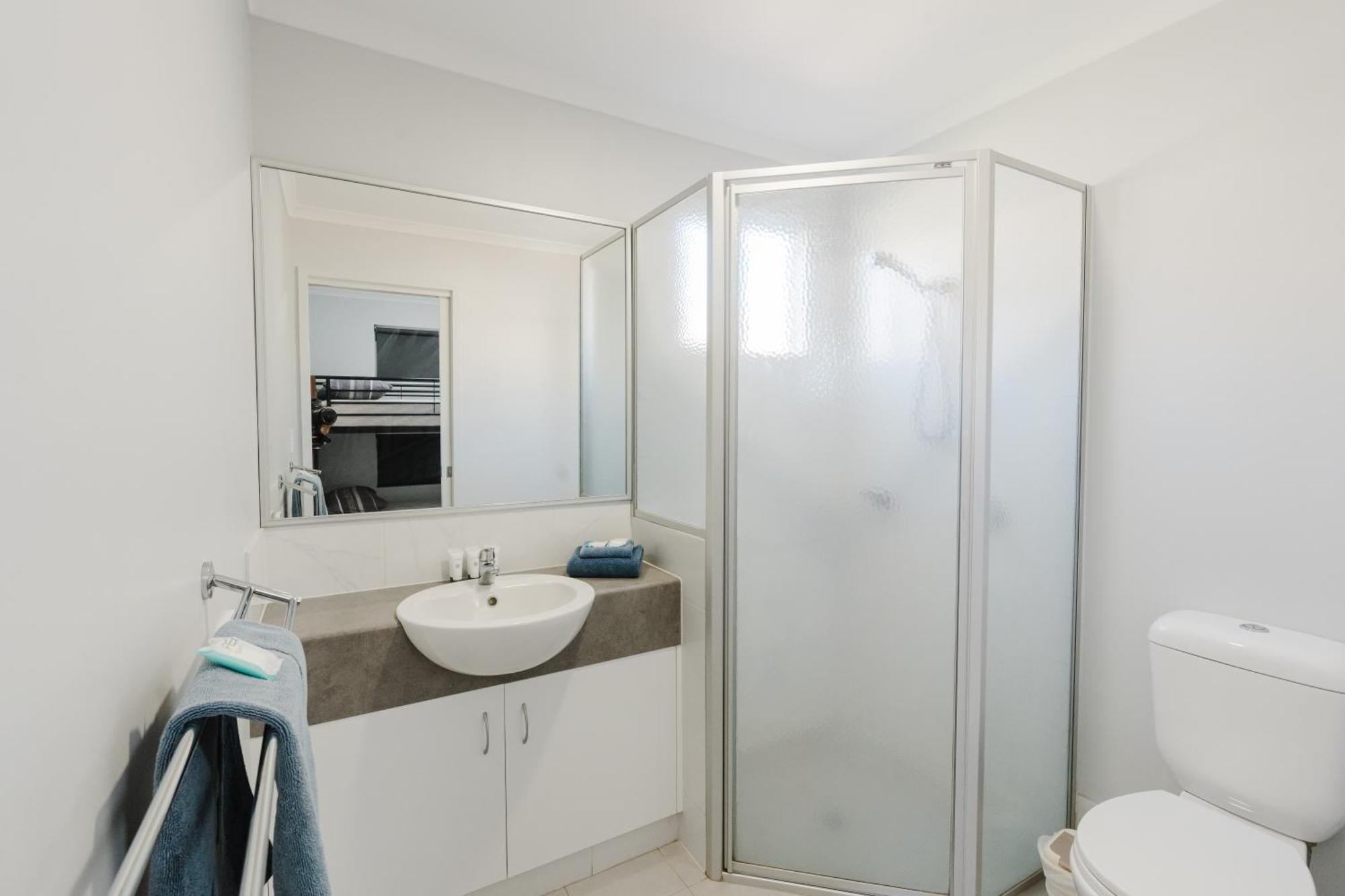 Peoples Park Apartment Корал Бей Екстериор снимка