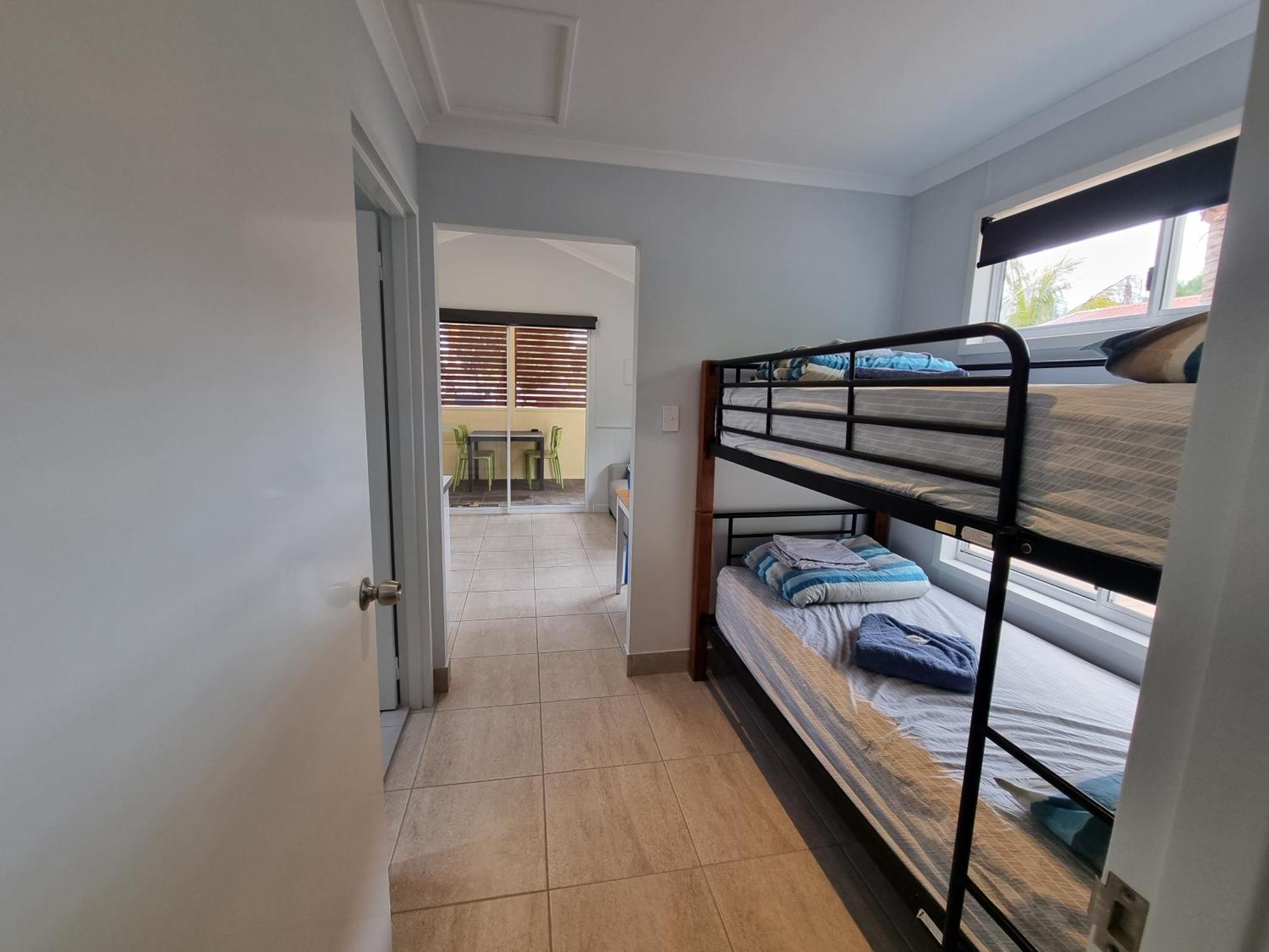 Peoples Park Apartment Корал Бей Екстериор снимка