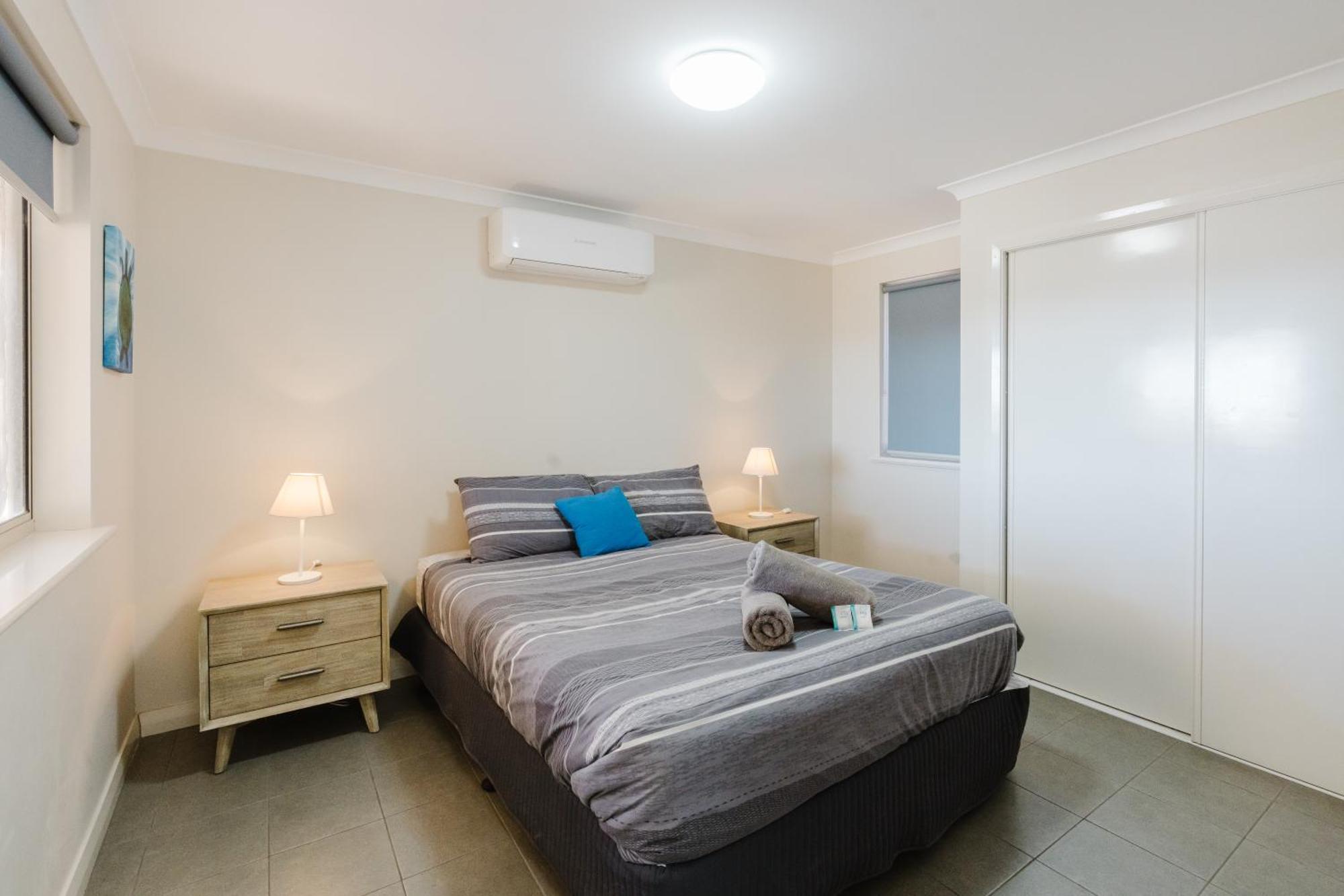 Peoples Park Apartment Корал Бей Екстериор снимка