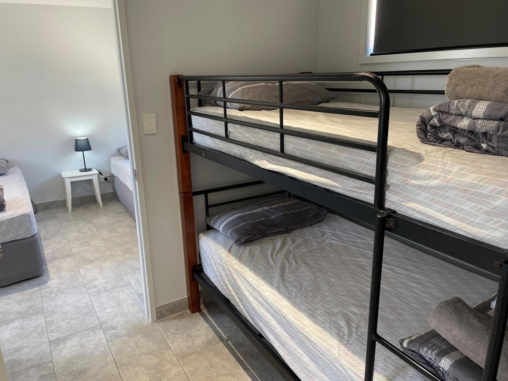 Peoples Park Apartment Корал Бей Екстериор снимка