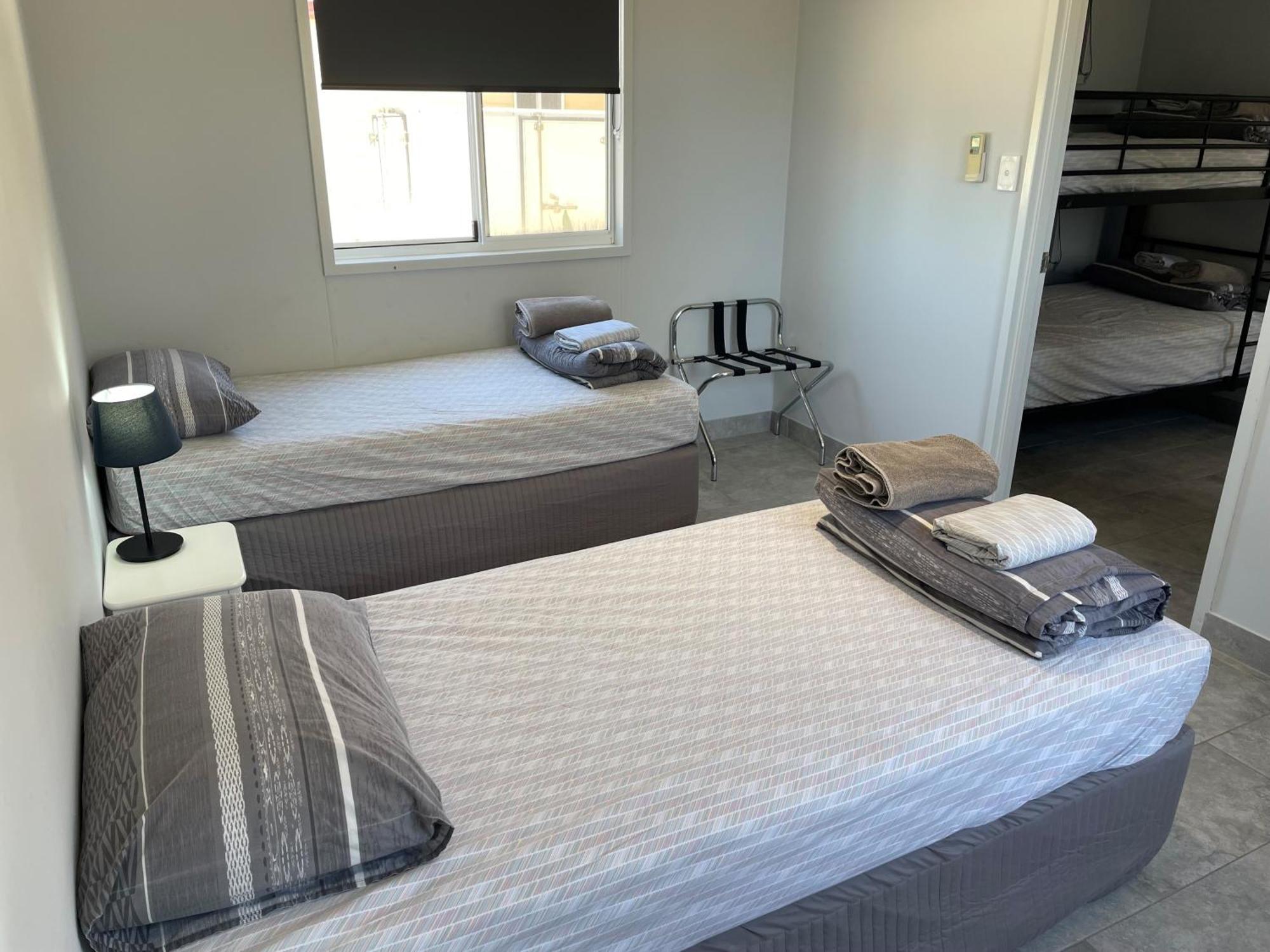 Peoples Park Apartment Корал Бей Екстериор снимка