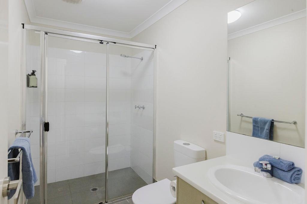 Peoples Park Apartment Корал Бей Екстериор снимка
